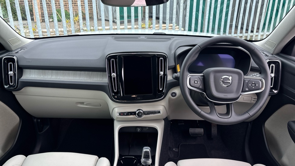 Volvo XC40 2.0 B4P Plus Pro Dark 5dr Auto Petrol Estate - Image 5
