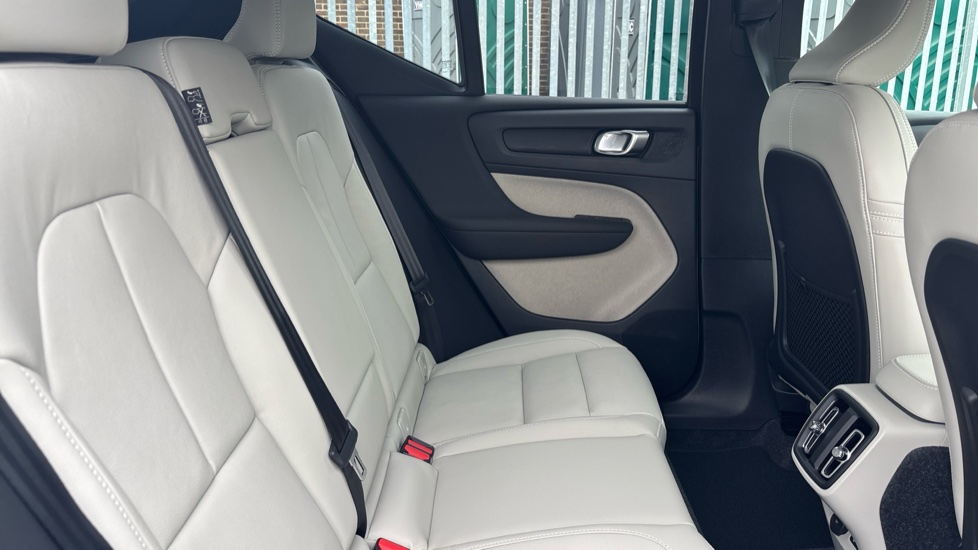 Volvo XC40 2.0 B4P Plus Pro Dark 5dr Auto Petrol Estate - Image 6