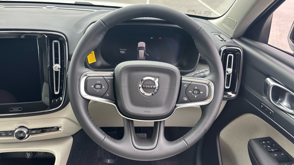 Volvo XC40 2.0 B4P Plus Pro Dark 5dr Auto Petrol Estate - Image 10