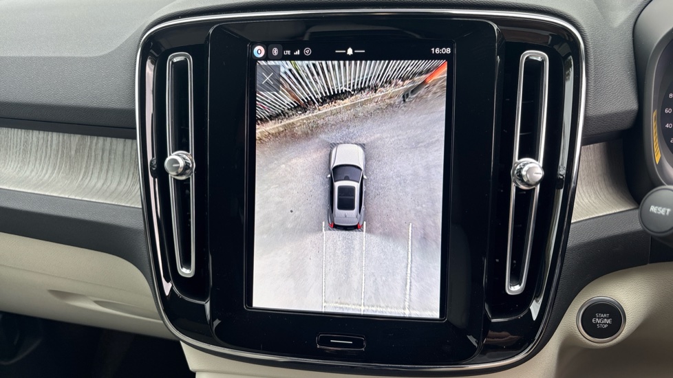 Volvo XC40 2.0 B4P Plus Pro Dark 5dr Auto Petrol Estate - Image 19