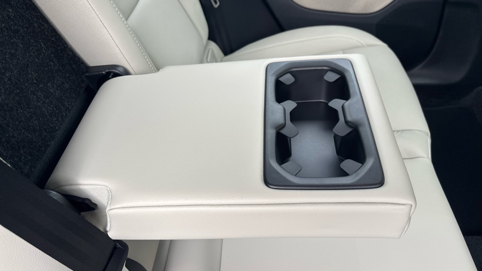 Volvo XC40 2.0 B4P Plus Pro Dark 5dr Auto Petrol Estate - Image 34