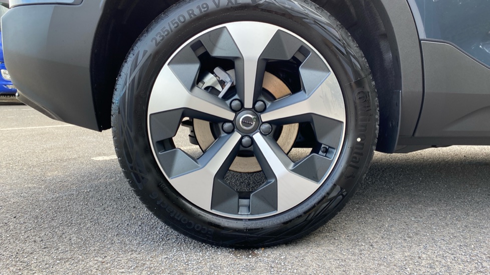 Volvo XC40 2.0 B3P Plus Dark 5dr Auto Petrol Estate - Image 9