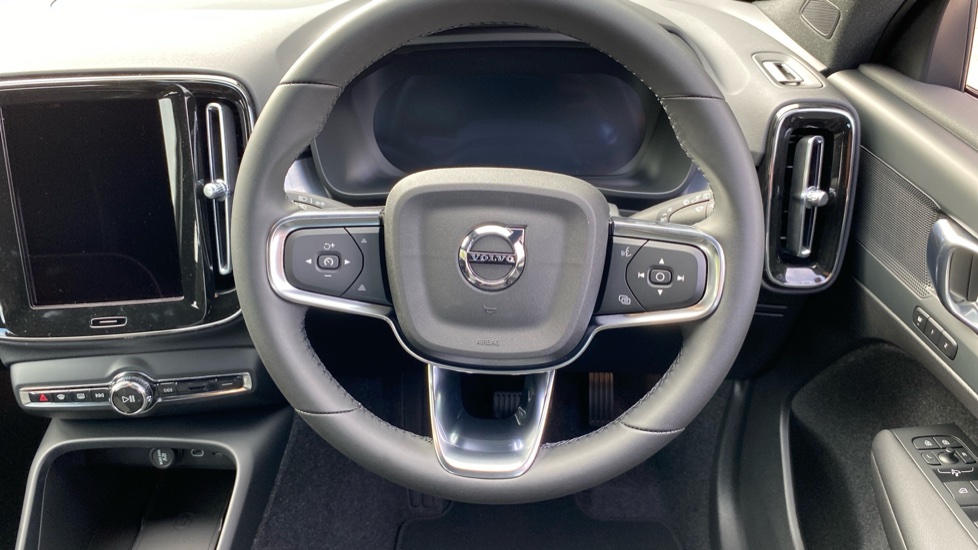 Volvo XC40 2.0 B3P Plus Dark 5dr Auto Petrol Estate - Image 10