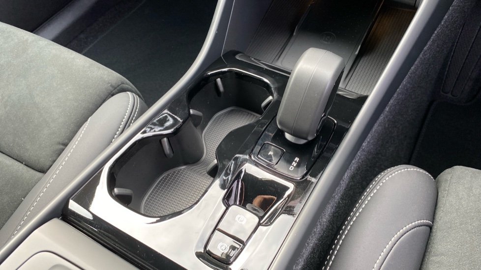 Volvo XC40 2.0 B3P Plus Dark 5dr Auto Petrol Estate - Image 29