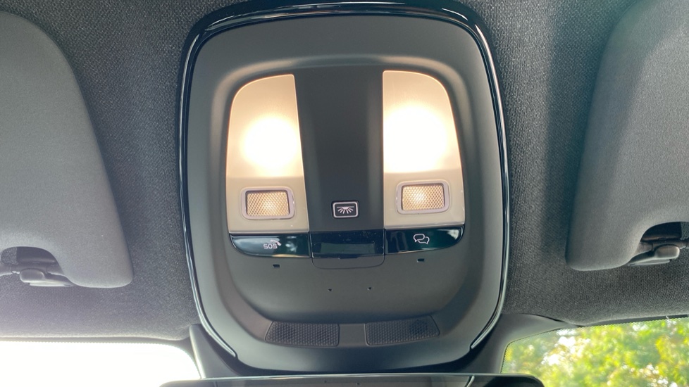 Volvo XC40 2.0 B3P Plus Dark 5dr Auto Petrol Estate - Image 31