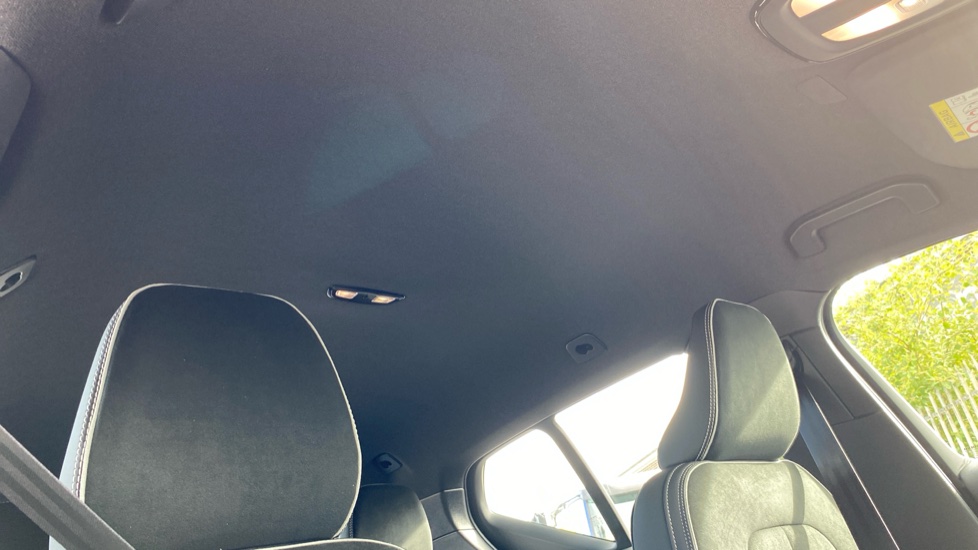 Volvo XC40 2.0 B3P Plus Dark 5dr Auto Petrol Estate - Image 34