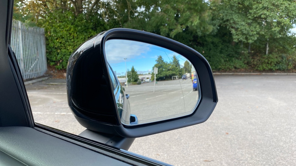 Volvo XC40 2.0 B3P Plus Dark 5dr Auto Petrol Estate - Image 35
