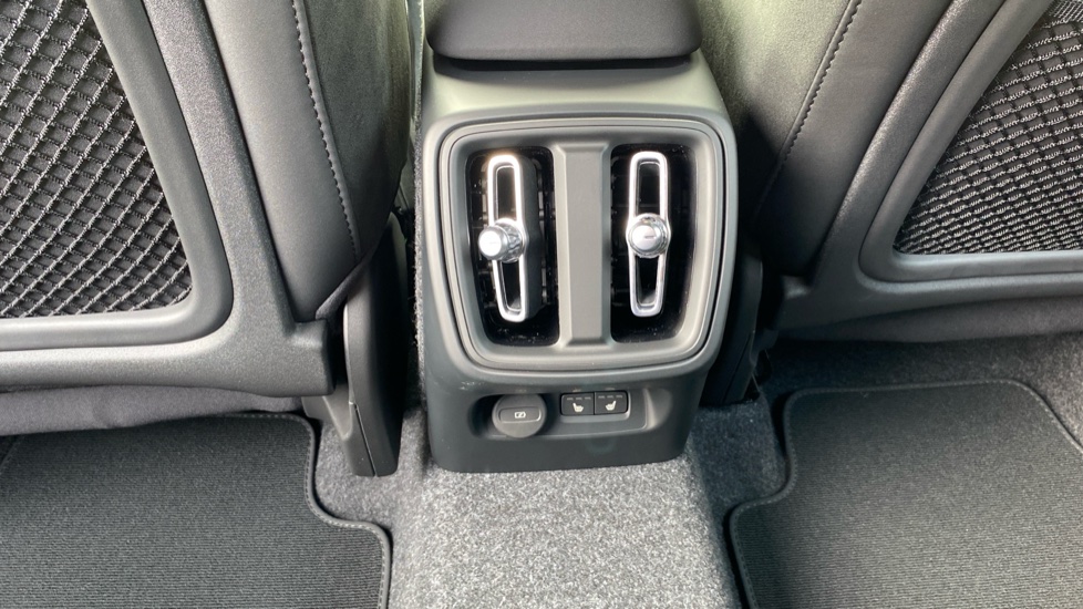 Volvo XC40 2.0 B3P Plus Dark 5dr Auto Petrol Estate - Image 39