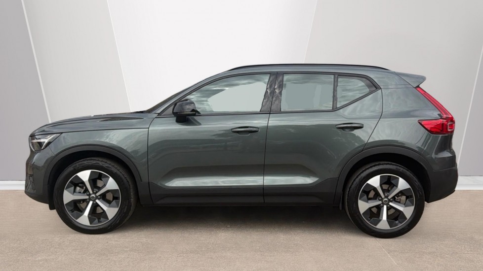 Volvo XC40 2.0 B4P Plus Dark 5dr Auto Petrol Estate - Image 3
