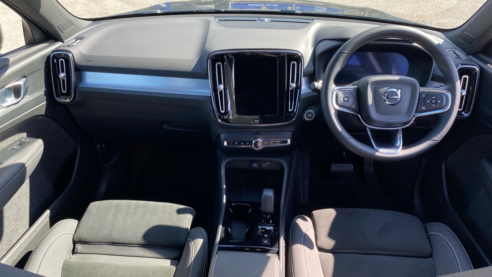 Volvo XC40 2.0 B4P Plus Dark 5dr Auto Petrol Estate - Image 5