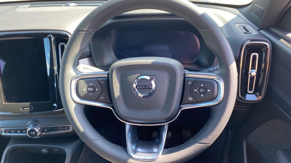 Volvo XC40 2.0 B4P Plus Dark 5dr Auto Petrol Estate - Image 10