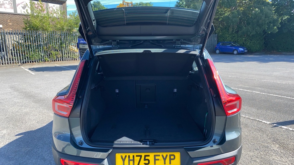 Volvo XC40 2.0 B4P Plus Dark 5dr Auto Petrol Estate - Image 13