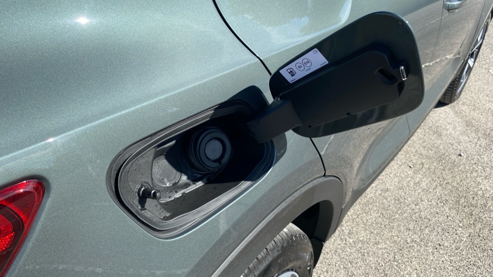 Volvo XC40 2.0 B4P Plus Dark 5dr Auto Petrol Estate - Image 16