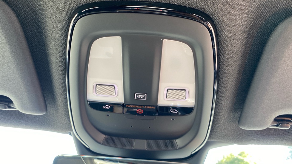 Volvo XC40 2.0 B4P Plus Dark 5dr Auto Petrol Estate - Image 28