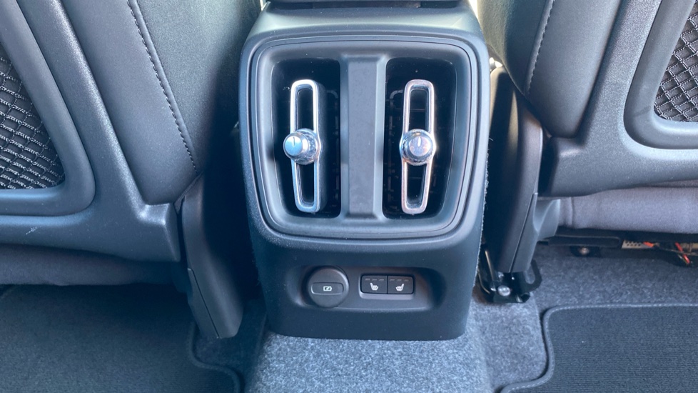 Volvo XC40 2.0 B4P Plus Dark 5dr Auto Petrol Estate - Image 36