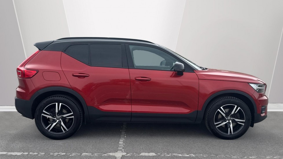 Volvo XC40 2.0 T4 R DESIGN 5dr AWD Geartronic Petrol Estate - Image 2