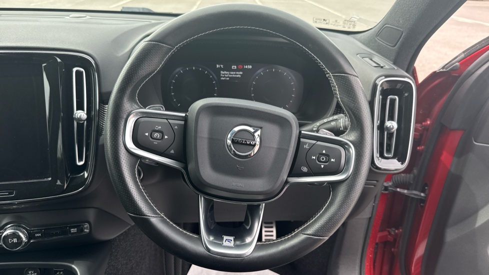 Volvo XC40 2.0 T4 R DESIGN 5dr AWD Geartronic Petrol Estate - Image 8