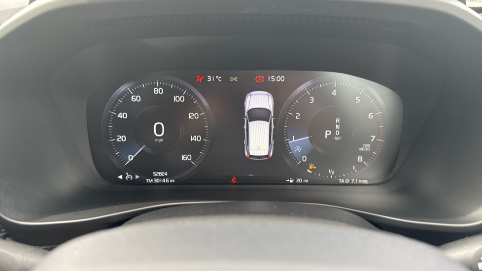 Volvo XC40 2.0 T4 R DESIGN 5dr AWD Geartronic Petrol Estate - Image 9
