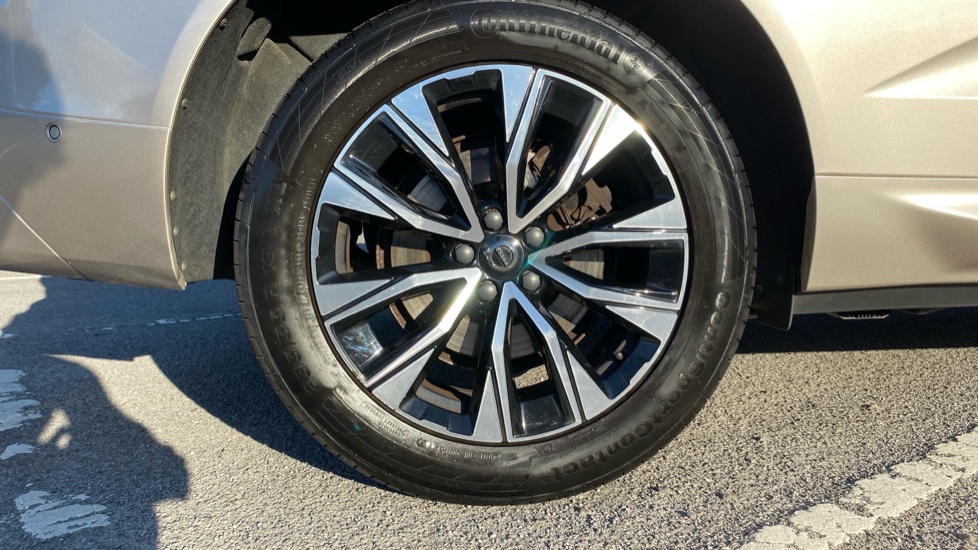 Volvo XC60 2.0 B4P Plus Dark 5dr Geartronic Petrol Estate - Image 9