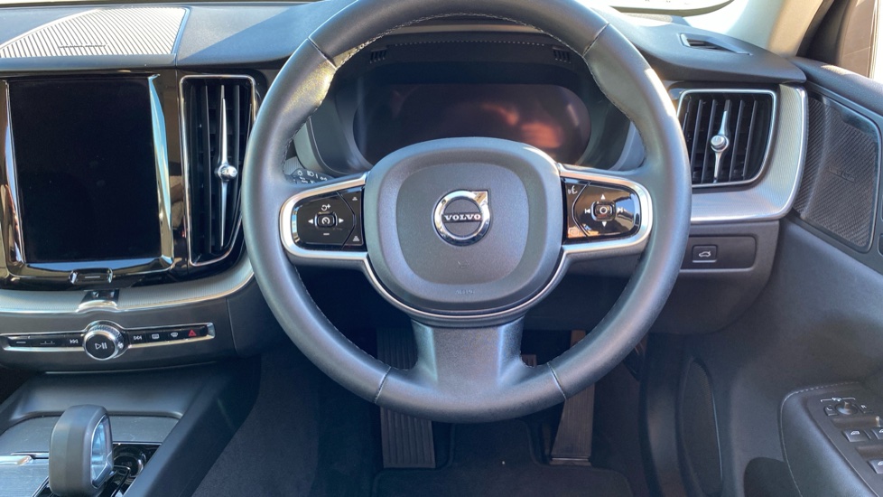 Volvo XC60 2.0 B4P Plus Dark 5dr Geartronic Petrol Estate - Image 10