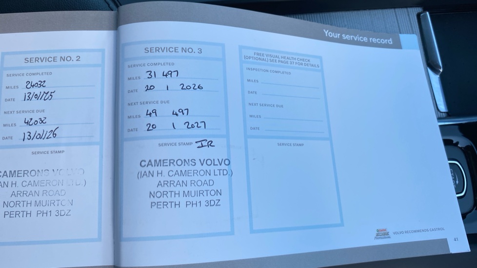 Volvo XC60 2.0 B4P Plus Dark 5dr Geartronic Petrol Estate - Image 15