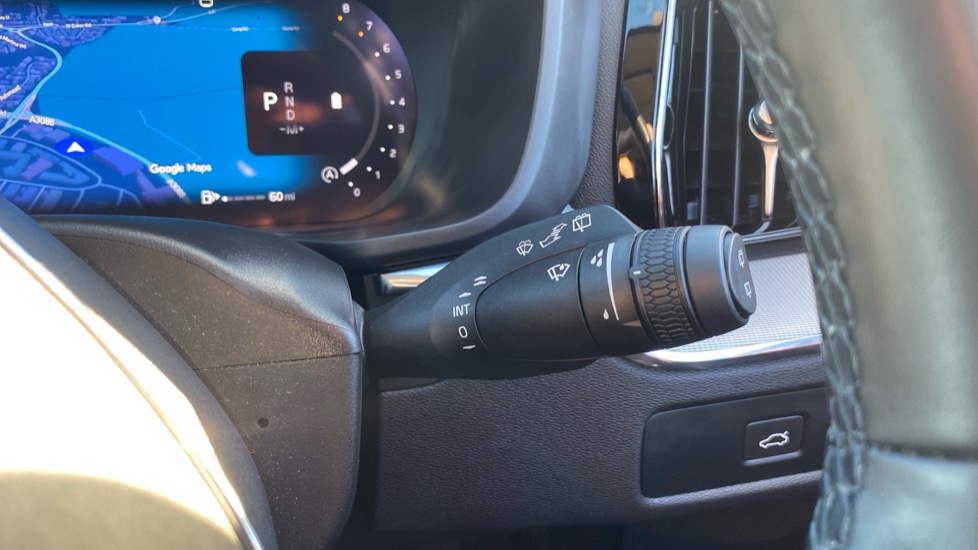 Volvo XC60 2.0 B4P Plus Dark 5dr Geartronic Petrol Estate - Image 23
