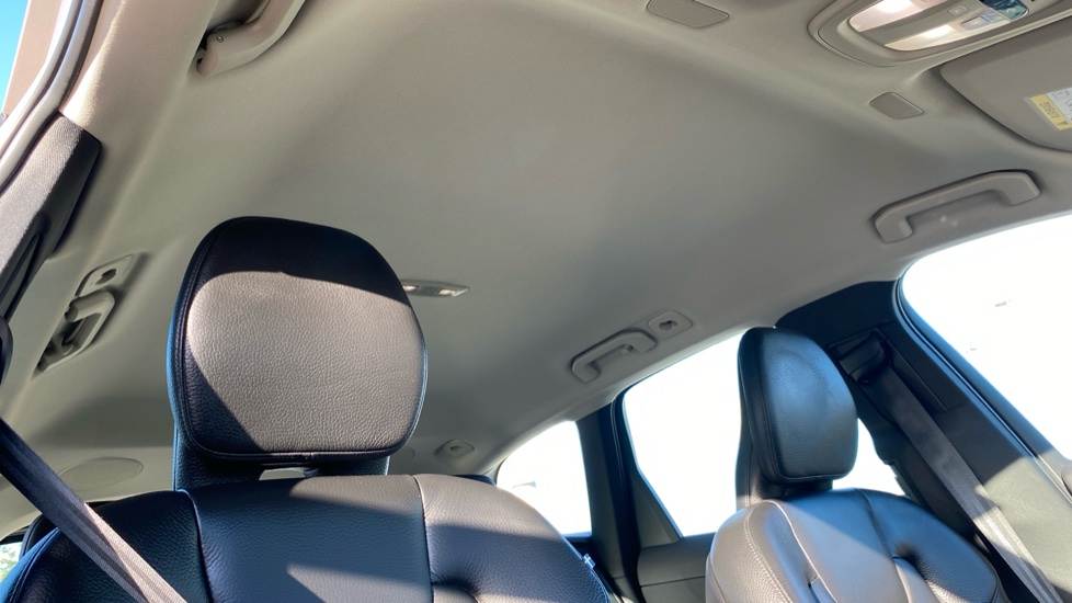 Volvo XC60 2.0 B4P Plus Dark 5dr Geartronic Petrol Estate - Image 31