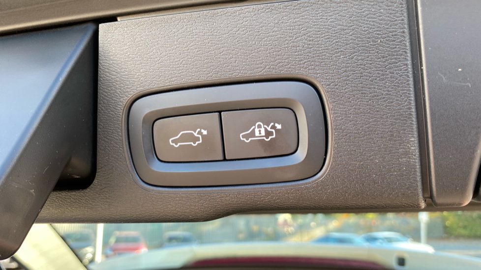 Volvo XC60 2.0 B4P Plus Dark 5dr Geartronic Petrol Estate - Image 35