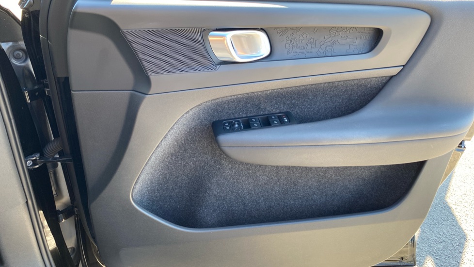 Volvo C40 170kW Recharge Core 69kWh 5dr Auto Electric Estate - Image 28