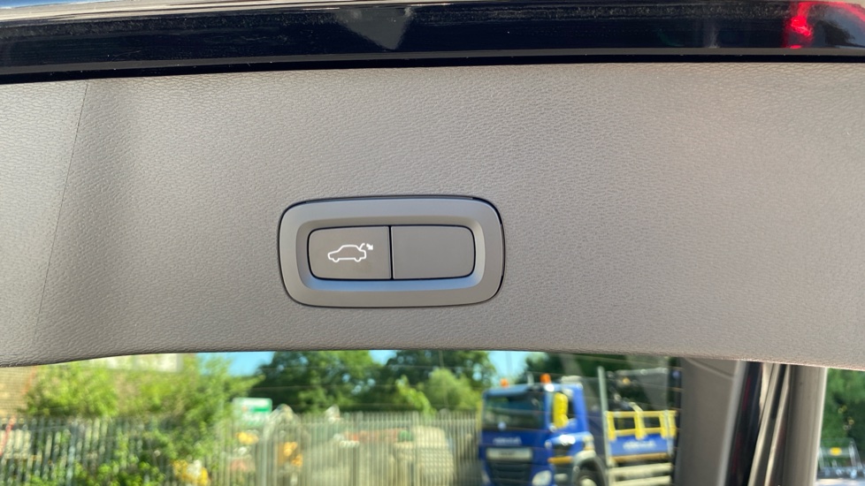Volvo C40 170kW Recharge Core 69kWh 5dr Auto Electric Estate - Image 34