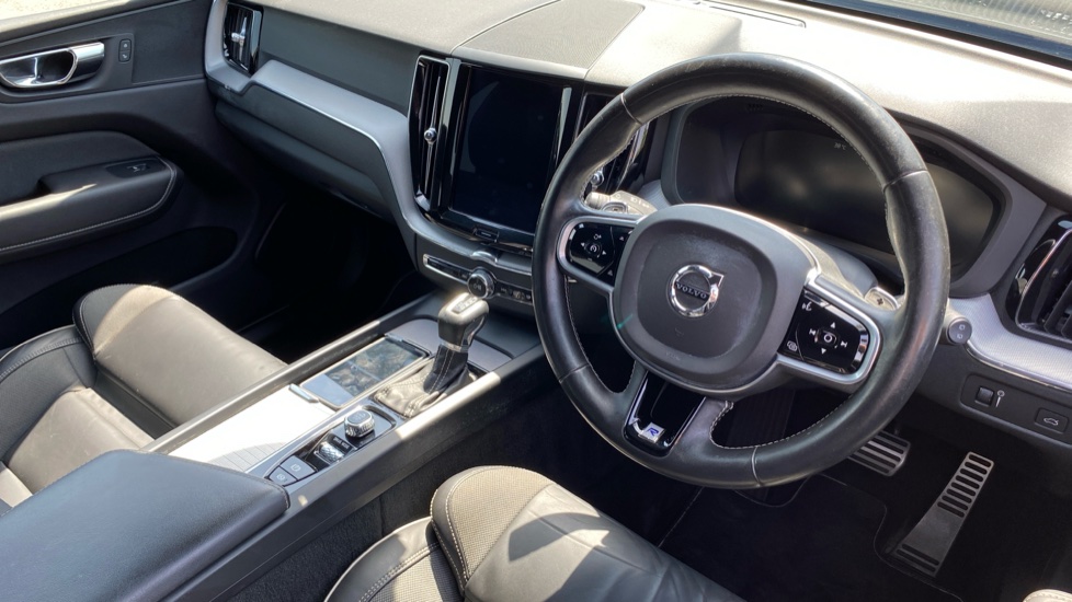 Volvo XC60 2.0 T5 [250] R DESIGN 5dr AWD Geartronic Petrol Estate - Image 4