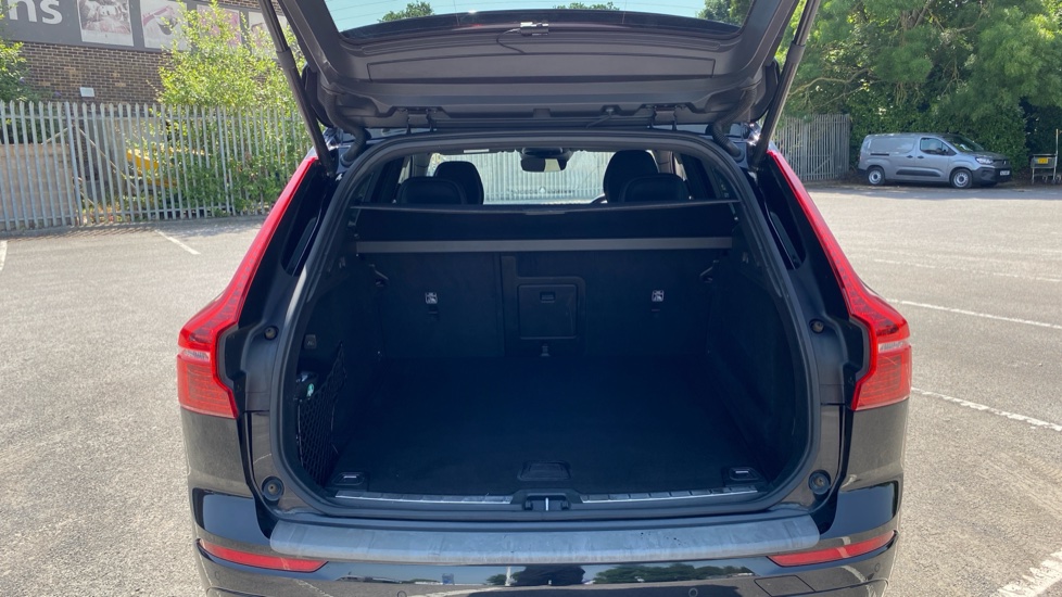 Volvo XC60 2.0 T5 [250] R DESIGN 5dr AWD Geartronic Petrol Estate - Image 13