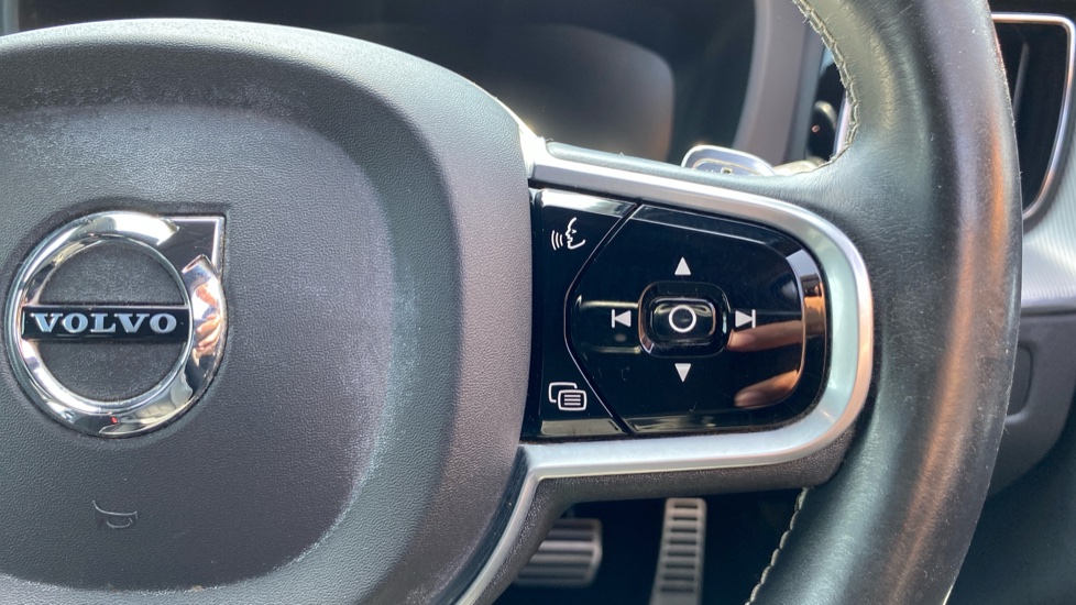 Volvo XC60 2.0 T5 [250] R DESIGN 5dr AWD Geartronic Petrol Estate - Image 22