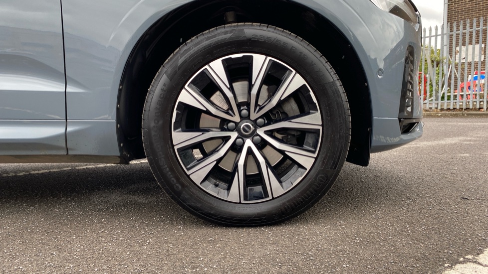 Volvo XC60 2.0 B4D Plus Dark 5dr AWD Geartronic Diesel Estate - Image 9