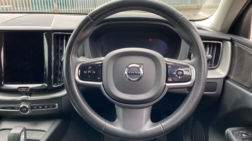 Volvo XC60 2.0 B4D Plus Dark 5dr AWD Geartronic Diesel Estate - Image 10