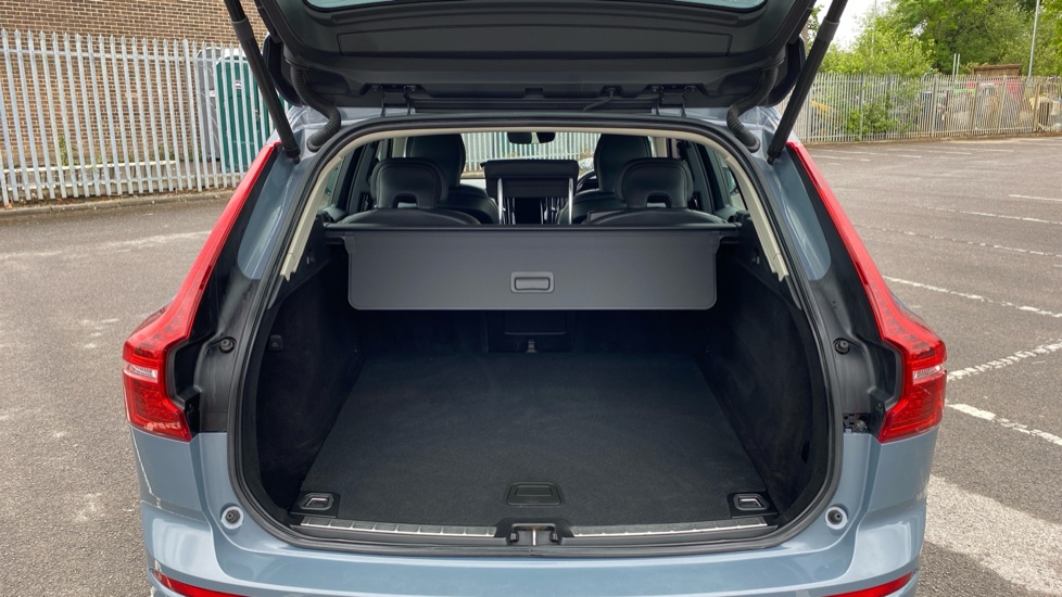 Volvo XC60 2.0 B4D Plus Dark 5dr AWD Geartronic Diesel Estate - Image 13