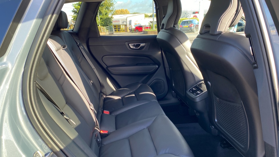 Volvo XC60 2.0 B4D Plus Dark 5dr AWD Geartronic Diesel Estate - Image 6