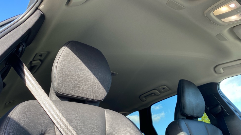 Volvo XC60 2.0 B4D Plus Dark 5dr AWD Geartronic Diesel Estate - Image 37