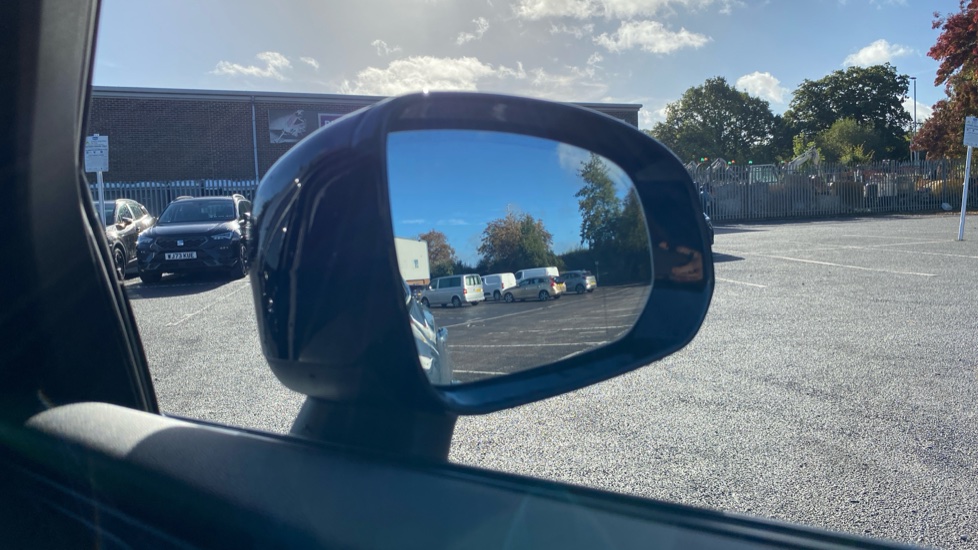 Volvo XC60 2.0 B4D Plus Dark 5dr AWD Geartronic Diesel Estate - Image 38
