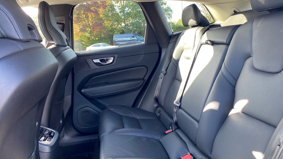 Volvo XC60 2.0 B4D Plus Dark 5dr AWD Geartronic Diesel Estate - Image 39