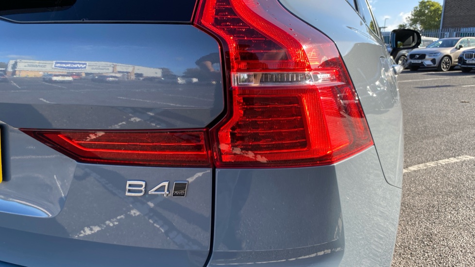 Volvo XC60 2.0 B4D Plus Dark 5dr AWD Geartronic Diesel Estate - Image 43
