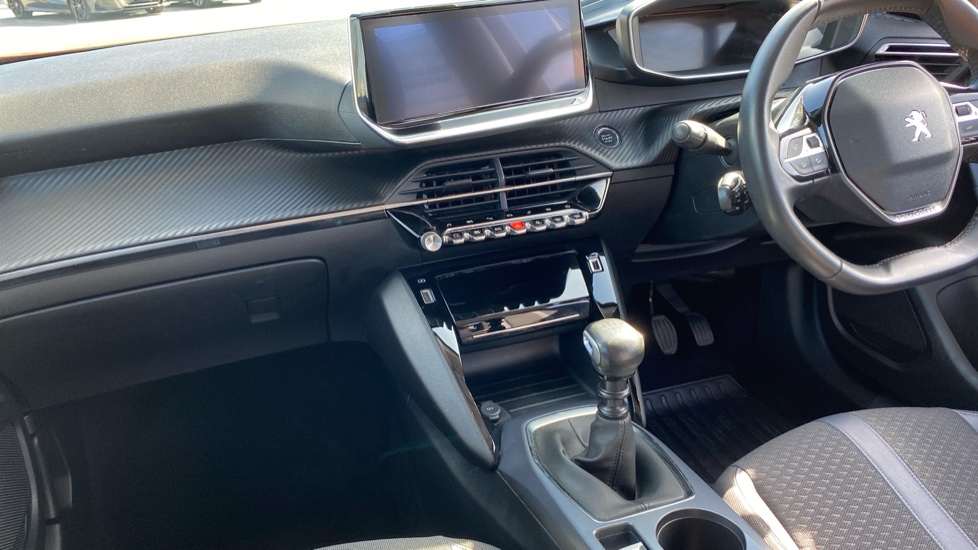 Peugeot 2008 1.2 PureTech Allure Premium 5dr Petrol Estate - Image 4