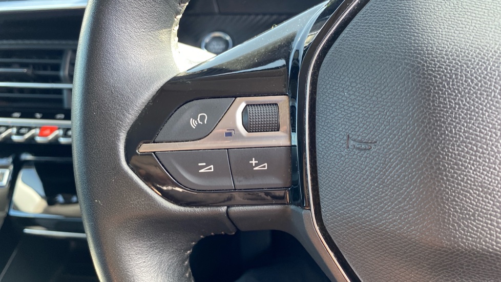 Peugeot 2008 1.2 PureTech Allure Premium 5dr Petrol Estate - Image 18
