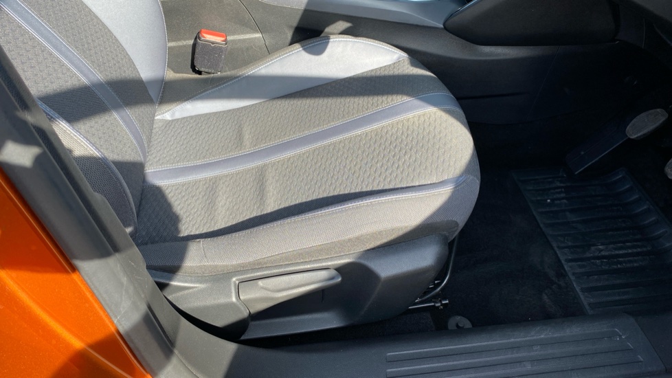Peugeot 2008 1.2 PureTech Allure Premium 5dr Petrol Estate - Image 25