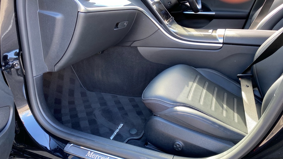 Mercedes-Benz C-Class C220d AMG Line 5dr 9G-Tronic Diesel Estate - Image 27