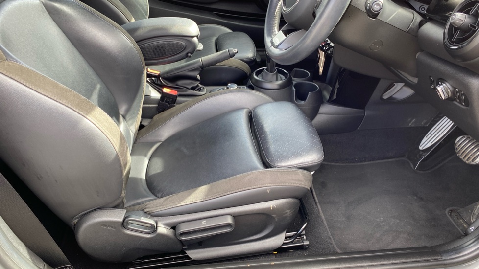 MINI Hatchback 1.5 Cooper Sport 3dr Auto Petrol Hatchback - Image 26