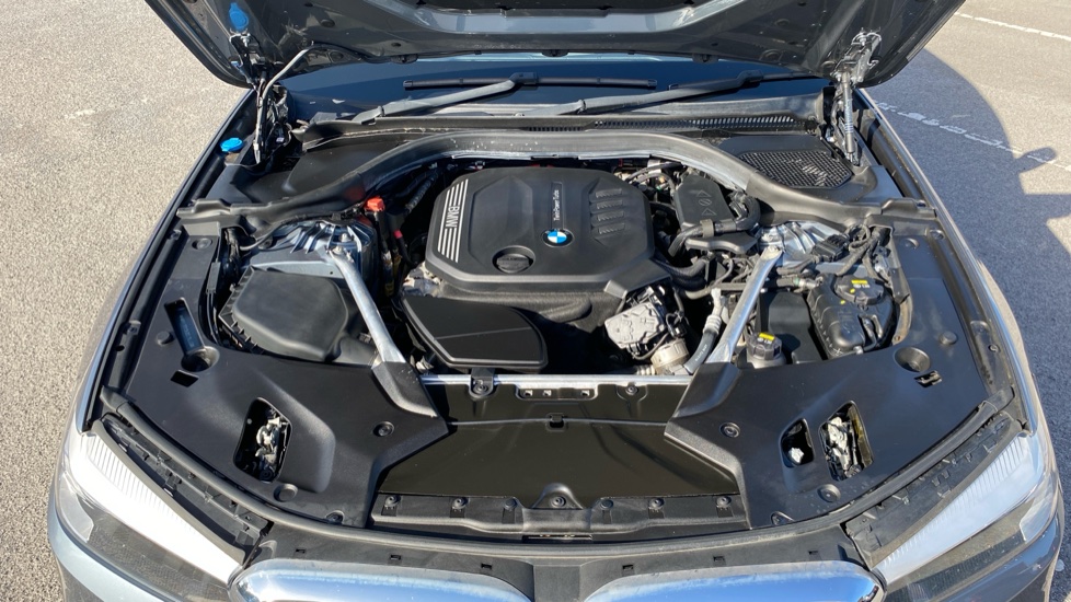 BMW 5 Series 520d MHT M Sport 5dr Auto [Tech/Plus Pack] Diesel Estate - Image 31