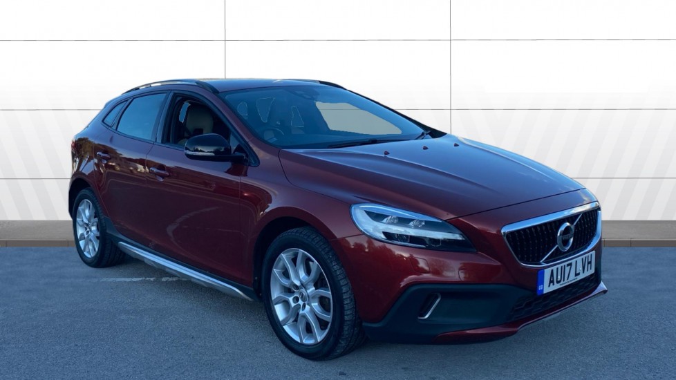 Volvo V40 T3 [152] Cross Country Pro 5dr Geartronic Petrol Hatchback - Image 1