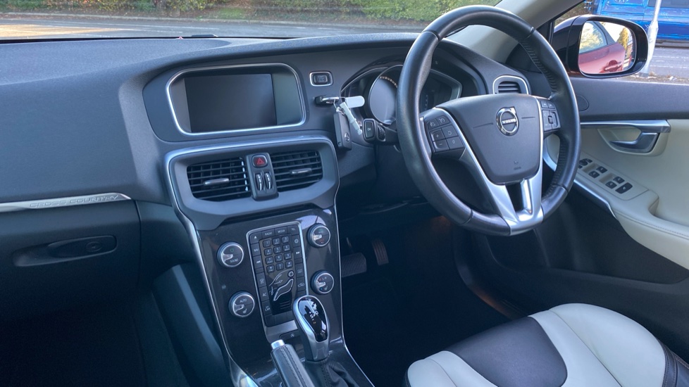 Volvo V40 T3 [152] Cross Country Pro 5dr Geartronic Petrol Hatchback - Image 9