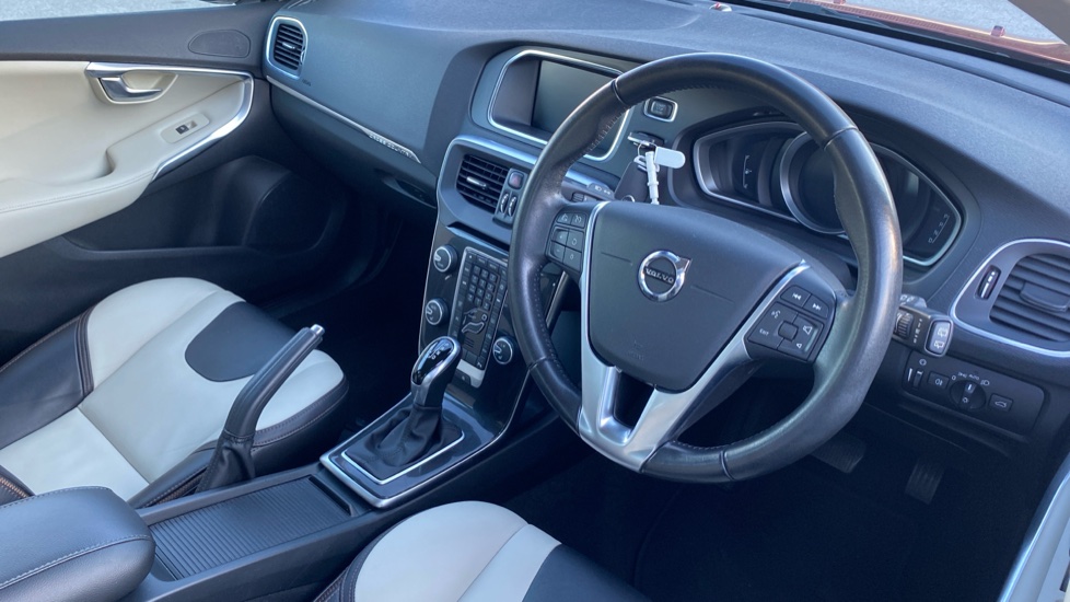 Volvo V40 T3 [152] Cross Country Pro 5dr Geartronic Petrol Hatchback - Image 11